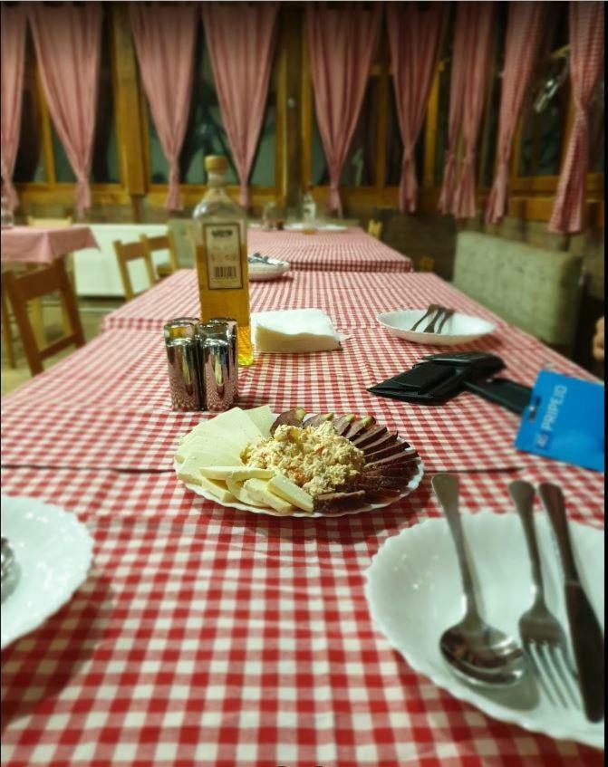 Domacinstvo Kod Gere Bed & Breakfast Crni Vrh Exterior photo